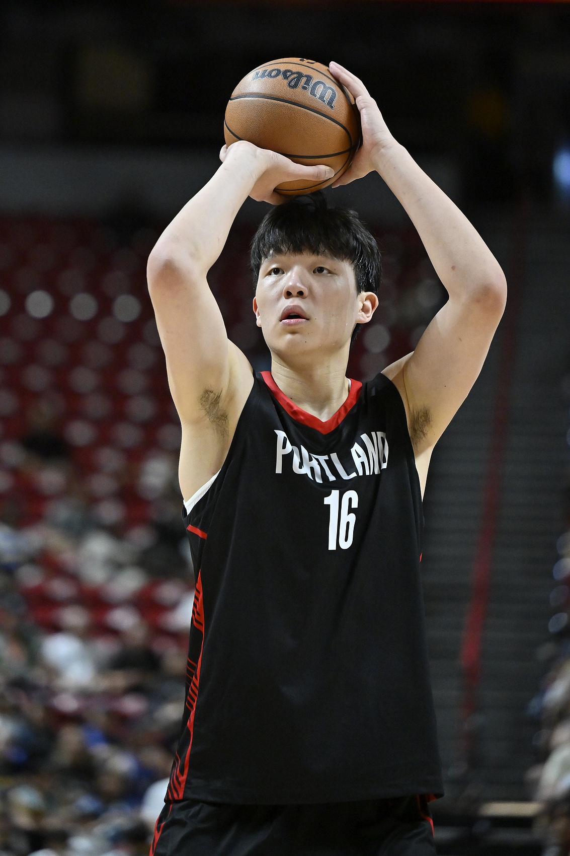 增重迎接NBA新秀赛季💪杨瀚森目前体重为122公斤 身高是2米18
